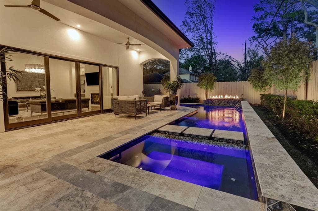 Free form pool by Houston Cool Pools