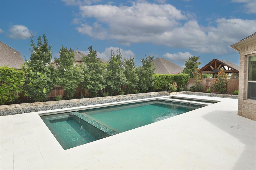Outdoor structure by Houston Cool Pools - twilight LED color scenes