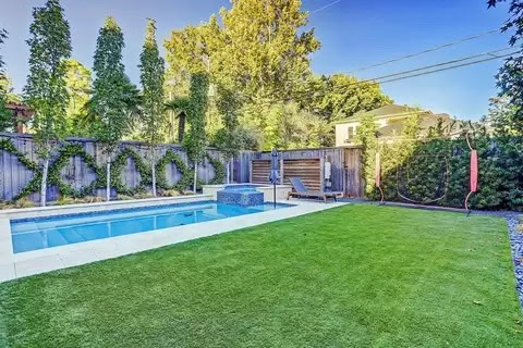Geometric pool by Houston Cool Pools - rectangular pool with straight coping