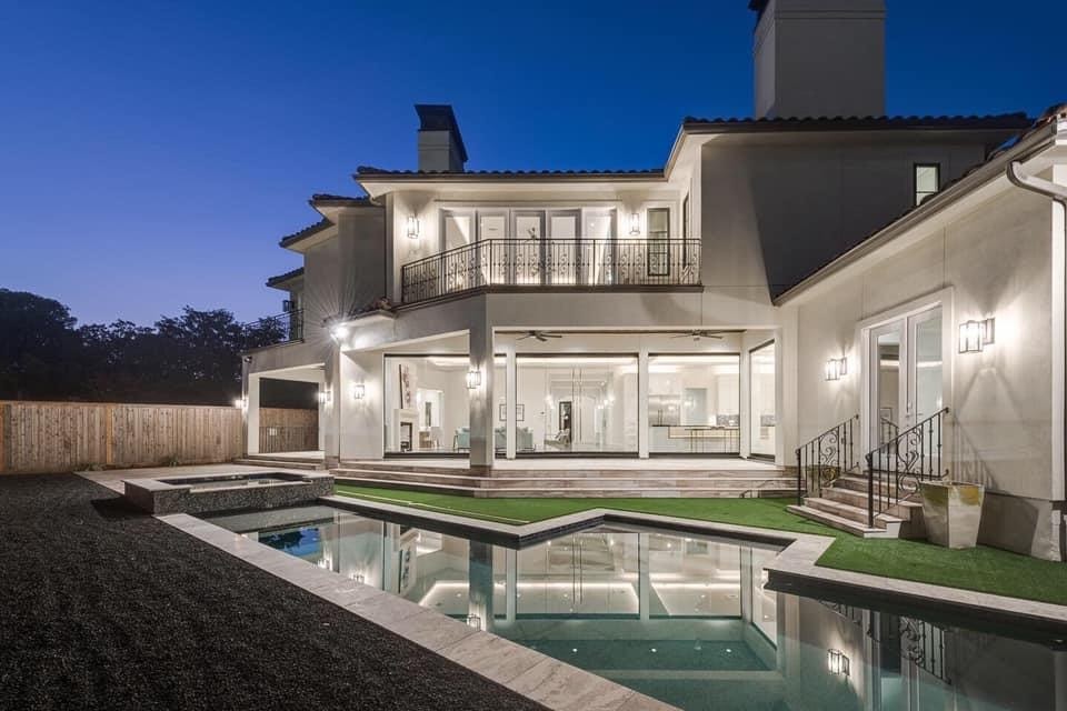 Geometric pool by Houston Cool Pools - rectangular pool with straight edges