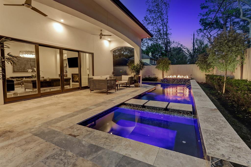 Free form pool by Houston Cool Pools - custom rock features